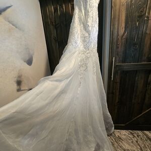 Elegant White Lace Wedding Dress